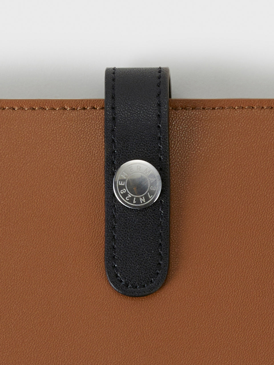 Voye Travel Wallet Wood Black Snap